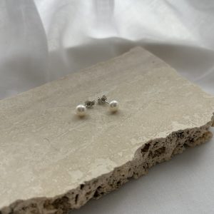 Pearl studs