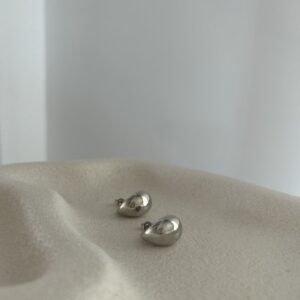 Belle studs