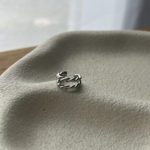 Twist cuff